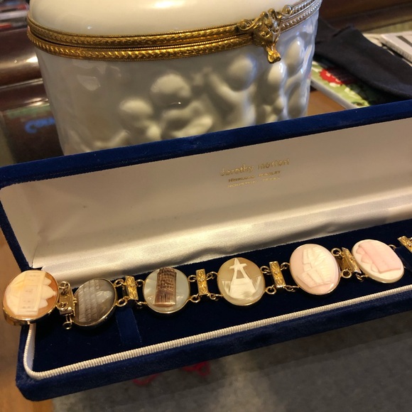 Vintage 14k solid Gold Seven Architectural Wonders Cameo Bracelet.πππ€© - Picture 11 of 12